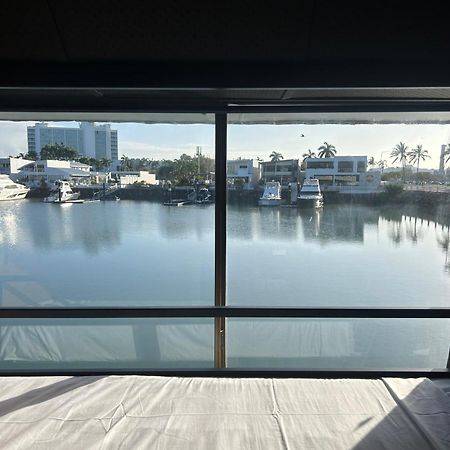 The Pier Pods On The Water- 50M From Townsville Bus Terminal And Ferry Terminal- Passport Id Requried エクステリア 写真