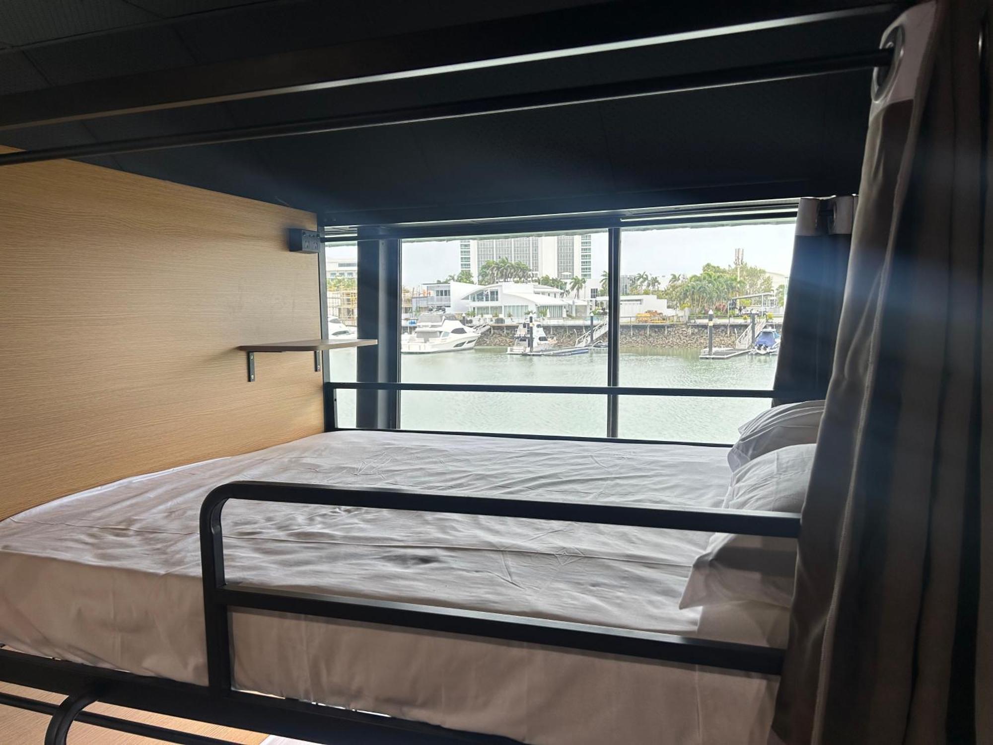 The Pier Pods On The Water- 50M From Townsville Bus Terminal And Ferry Terminal- Passport Id Requried エクステリア 写真