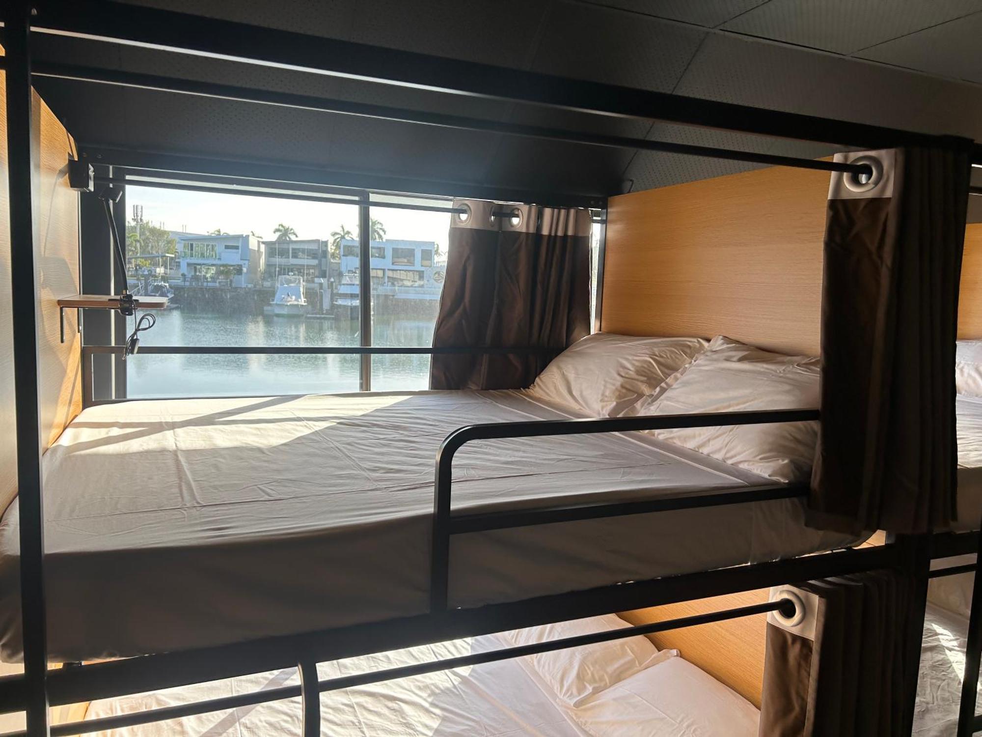 The Pier Pods On The Water- 50M From Townsville Bus Terminal And Ferry Terminal- Passport Id Requried エクステリア 写真