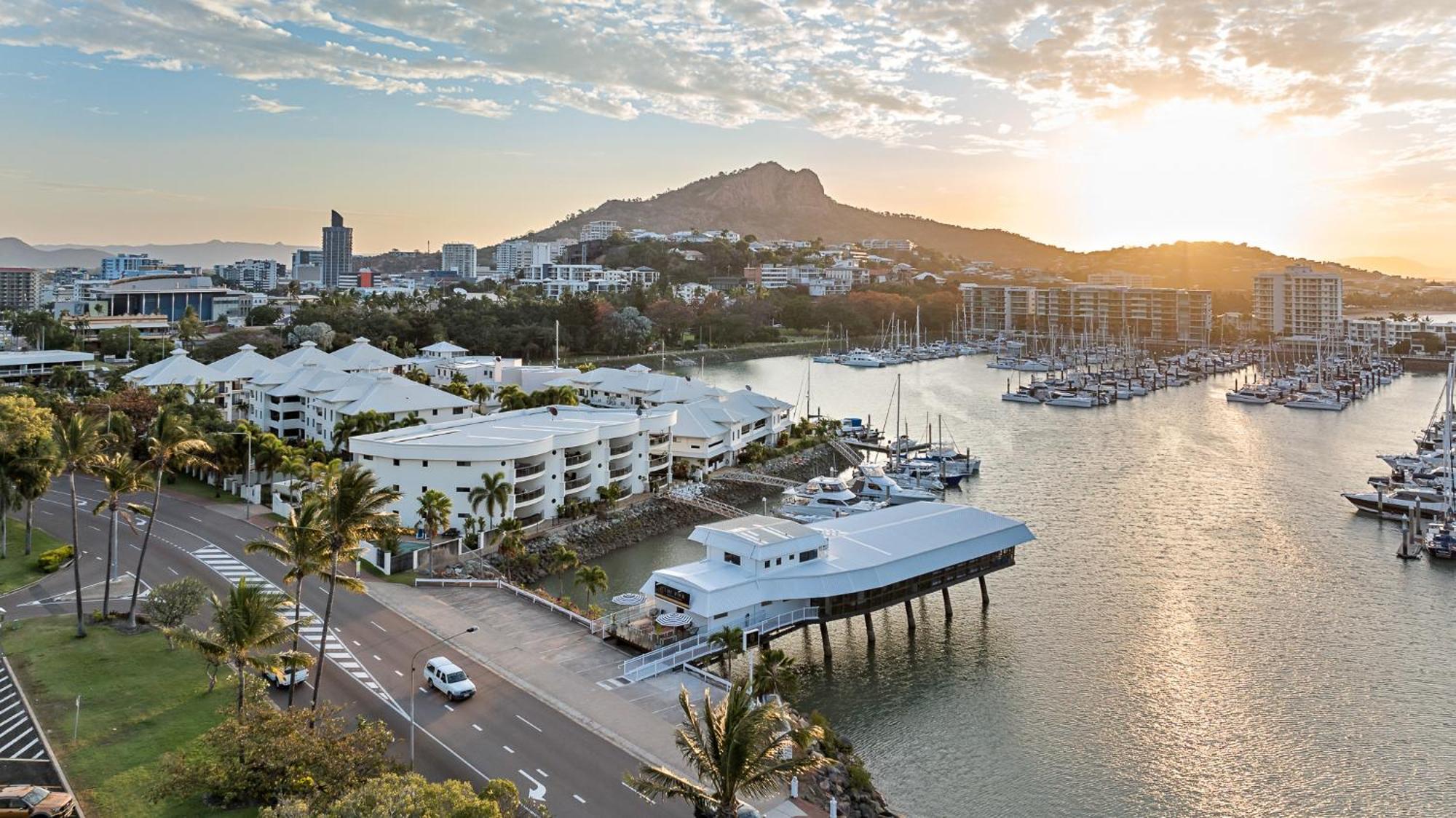 The Pier Pods On The Water- 50M From Townsville Bus Terminal And Ferry Terminal- Passport Id Requried エクステリア 写真