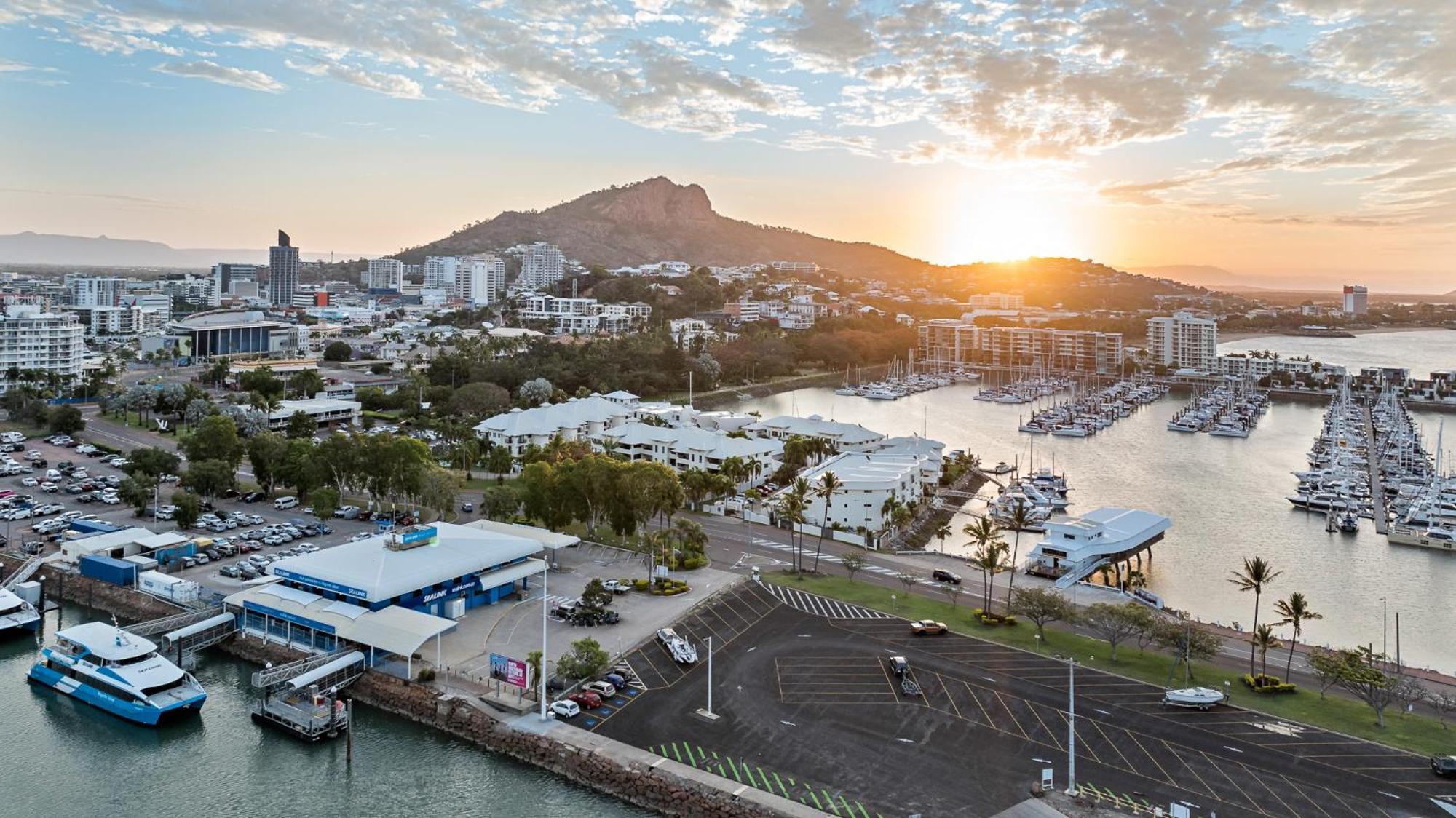 The Pier Pods On The Water- 50M From Townsville Bus Terminal And Ferry Terminal- Passport Id Requried エクステリア 写真
