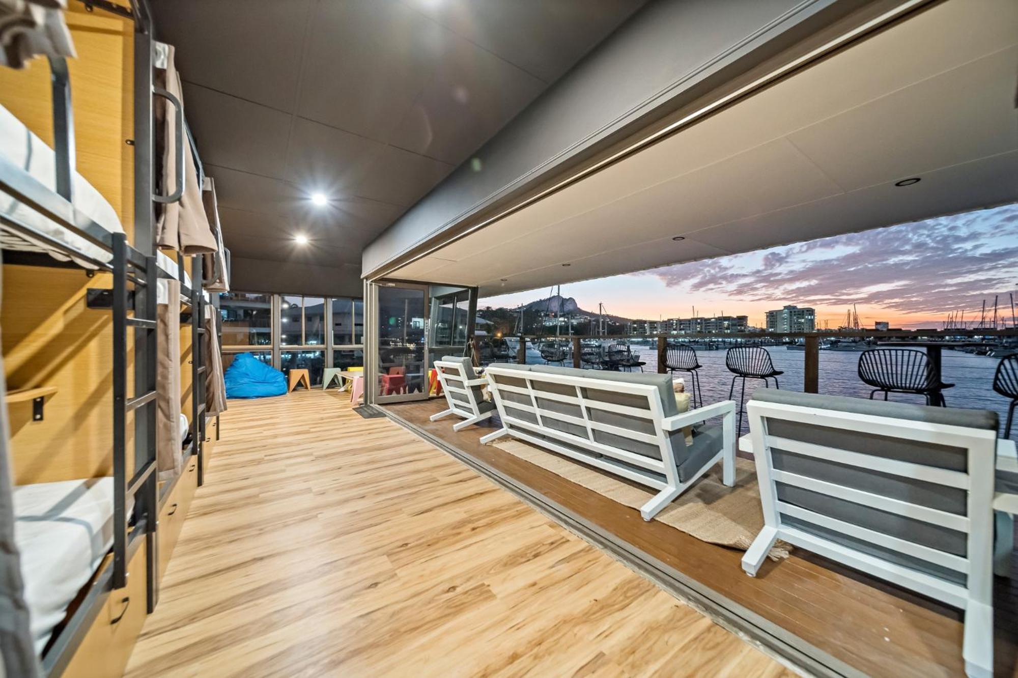 The Pier Pods On The Water- 50M From Townsville Bus Terminal And Ferry Terminal- Passport Id Requried エクステリア 写真